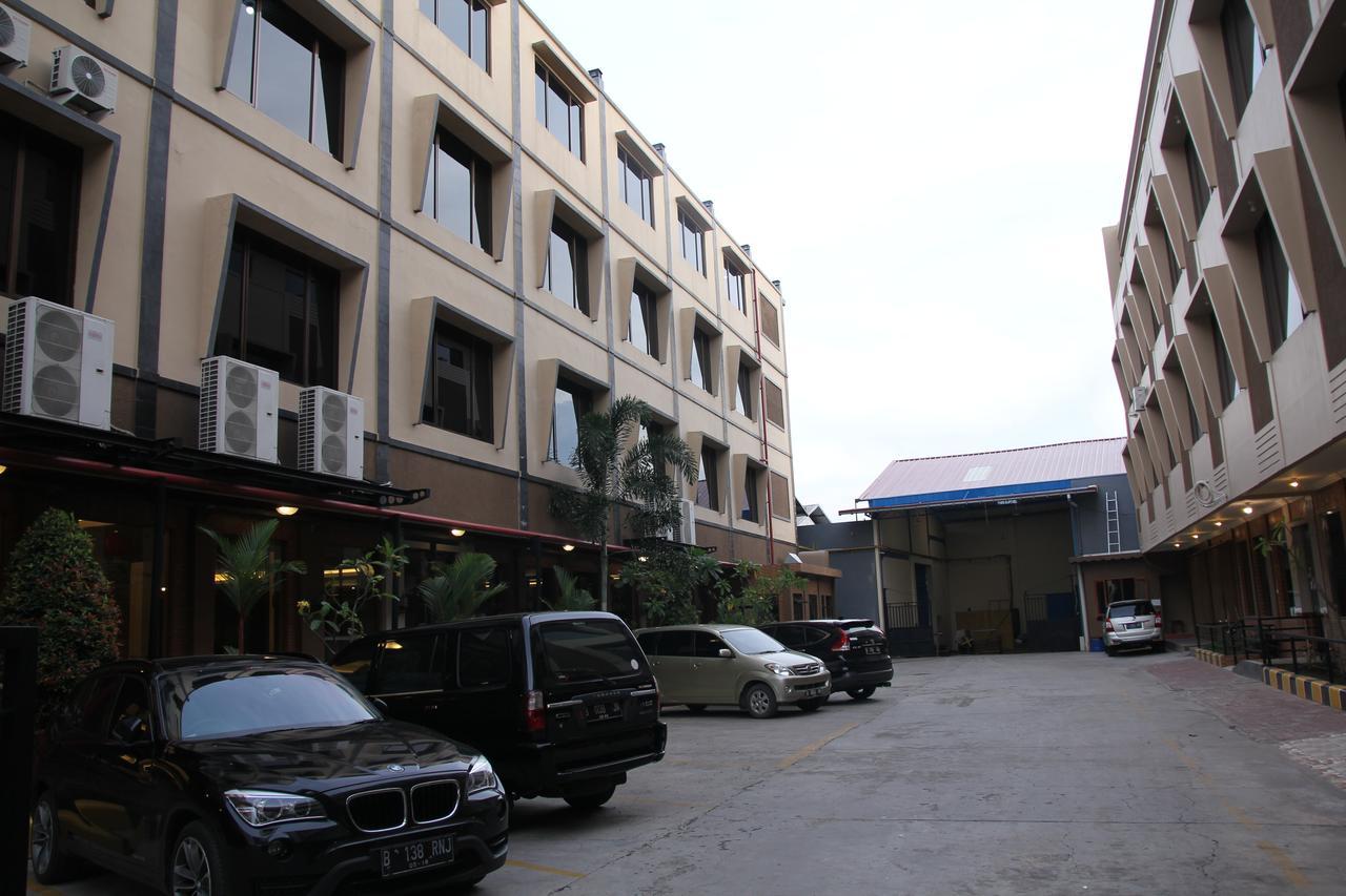 Reddoorz Plus Near Soekarno Hatta Airport 2 Tangerang Exterior foto