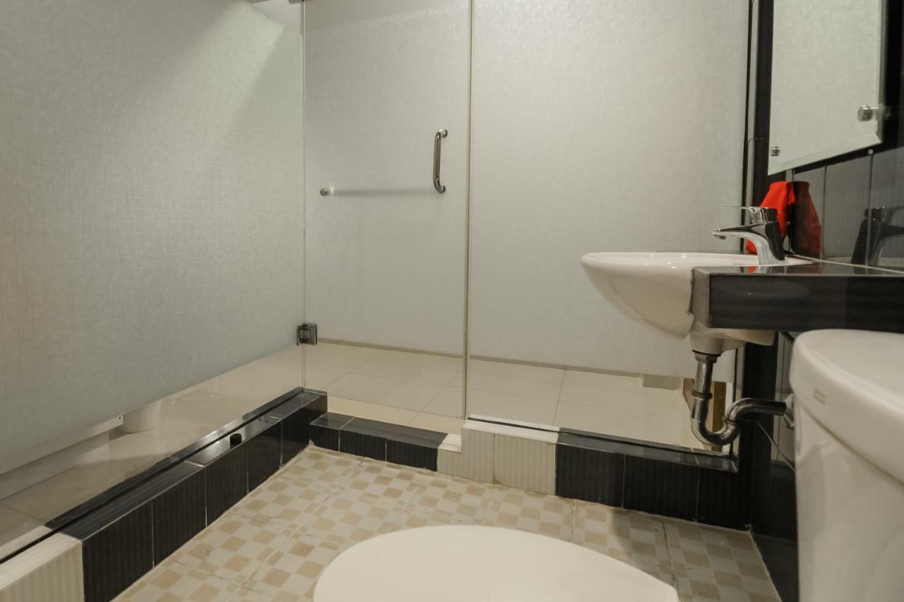 Reddoorz Plus Near Soekarno Hatta Airport 2 Tangerang Exterior foto