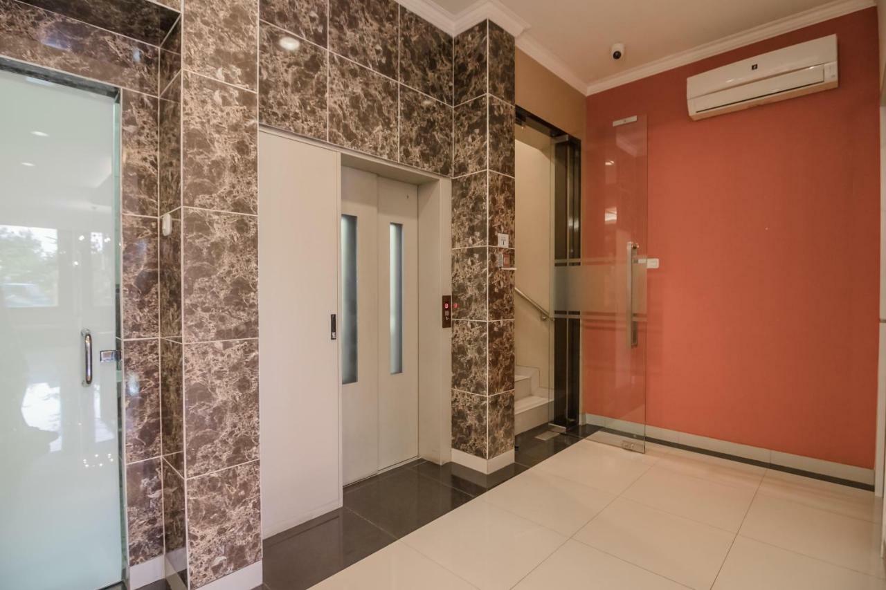Reddoorz Plus Near Soekarno Hatta Airport 2 Tangerang Exterior foto