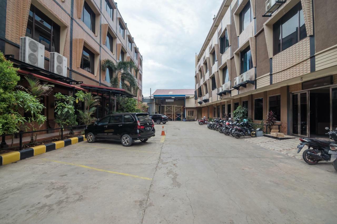 Reddoorz Plus Near Soekarno Hatta Airport 2 Tangerang Exterior foto